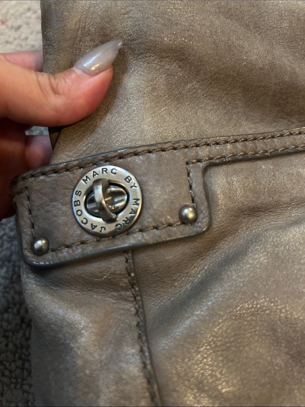 Marc Jacobs Taupe Brown Leather Shoulder Bag with Front Pockets - Picture 4 of 13